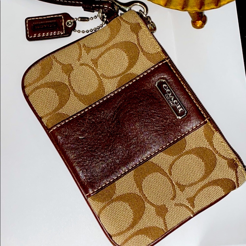 NWOT Coach wristlet